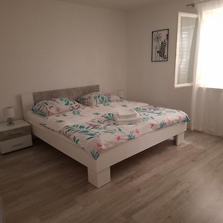 Apartment None Makarska Exteriör bild