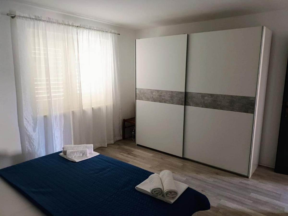 Apartment None Makarska Exteriör bild