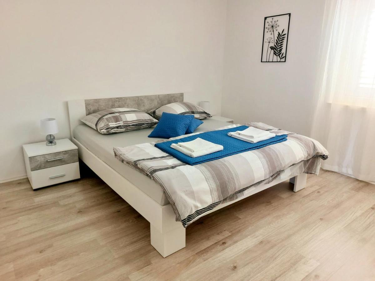 Apartment None Makarska Exteriör bild